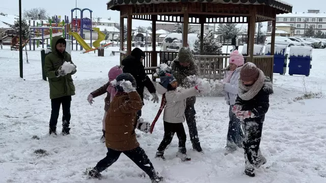 Türkiye Genelinde Kar Alarmı: Birçok Kentte Okullar Kapalı (Kardeş Haber)