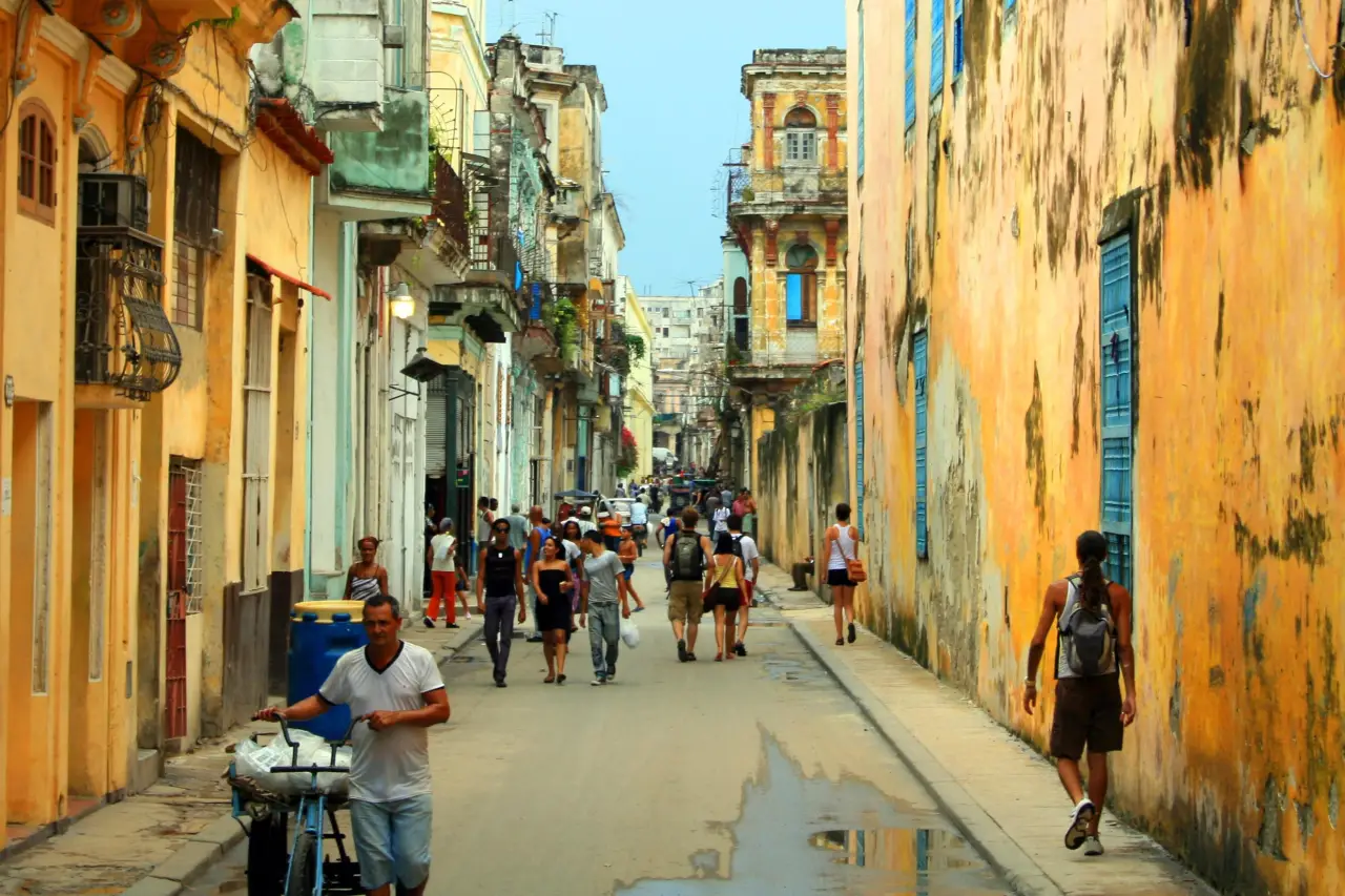 Küba’da Sistemsel Çöküş: 11 Milyon Kişiyi Karanlıkta Bırakan Enerji Felaketi!