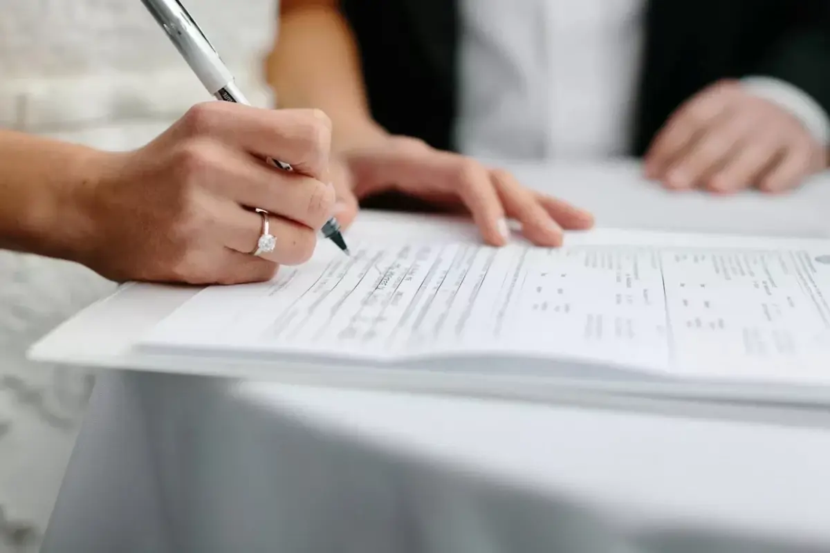 İmzası Kurumadan Boşandılar: Kuveyt’te Bir Hakaretle Biten ‘Dakikalık’ Evlilik!