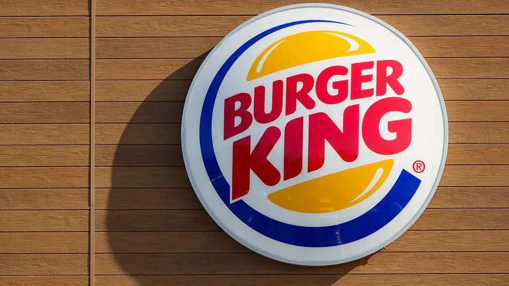 Mutfakta Yapay Zekâ Denetimi: Burger King’den “Akıllı Kulaklık” Hamlesi!