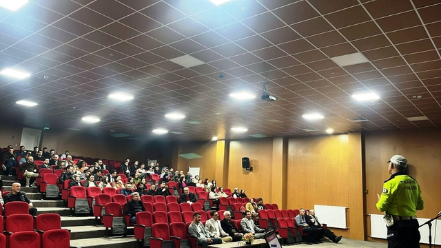 Hisarcık’ta idareci ve öğretmenlere “Genel Trafik Kuralları” eğitimi (Kardeş Haber)