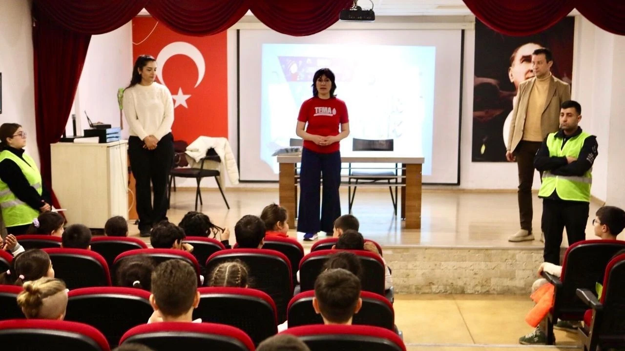 Bayraklı’da Çevre Bilinci Okullarda Filizleniyor