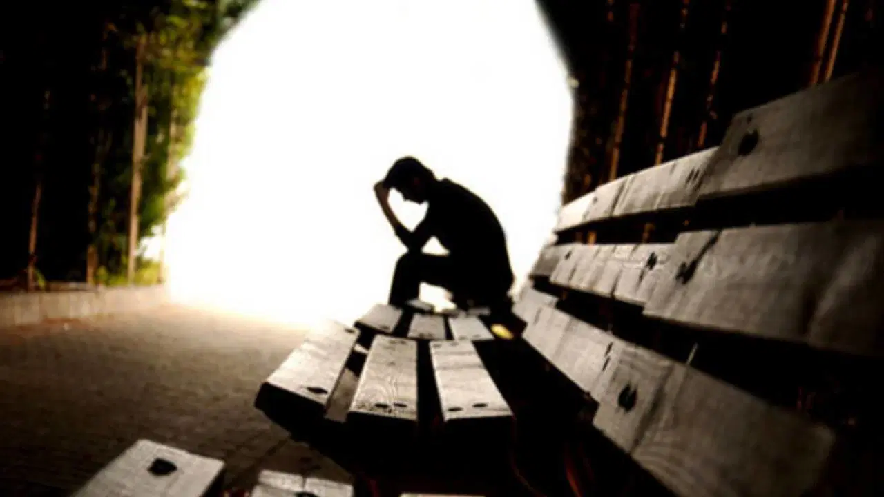 Yas Süreci Neden Uzuyor? Bilim İnsanları Beynin “Takılı Kaldığı” Noktayı Belirledi