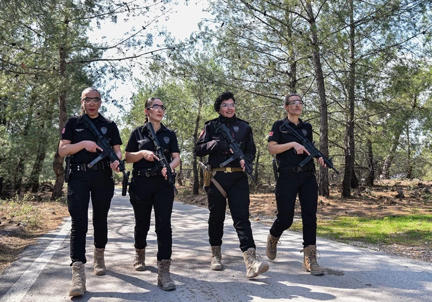 Emniyetin Kadın Eğitmenleri Binlerce Polisi Eğitiyor (Kardeş Haber)