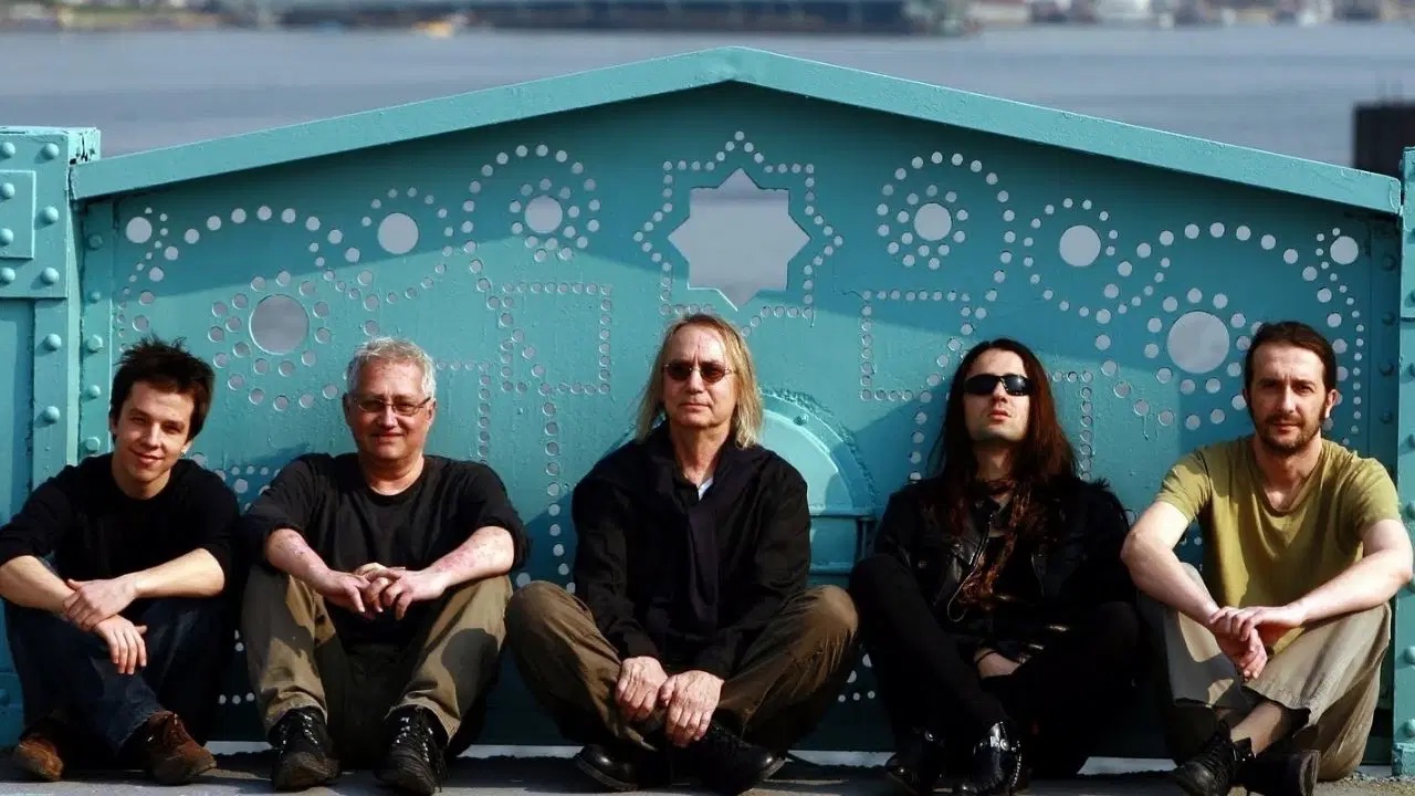 40 YILLIK YOLCULUK PERDEYE TAŞINIYOR: “BULUTSUZLUK ÖZLEMİ” BELGESELİ SEYİRCİYLE BULUŞUYOR