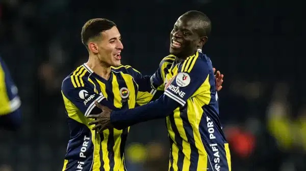N’GOLO KANTÉ FENERBAHÇE’NİN YILDIZI!