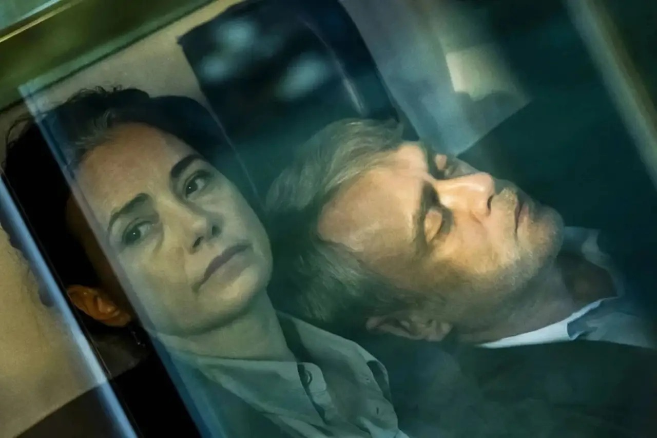 BERLİN’DEN ÖDÜLLE DÖNEN “SARI ZARFLAR” TÜRKİYE’DE SEYİRCİYLE BULUŞUYOR