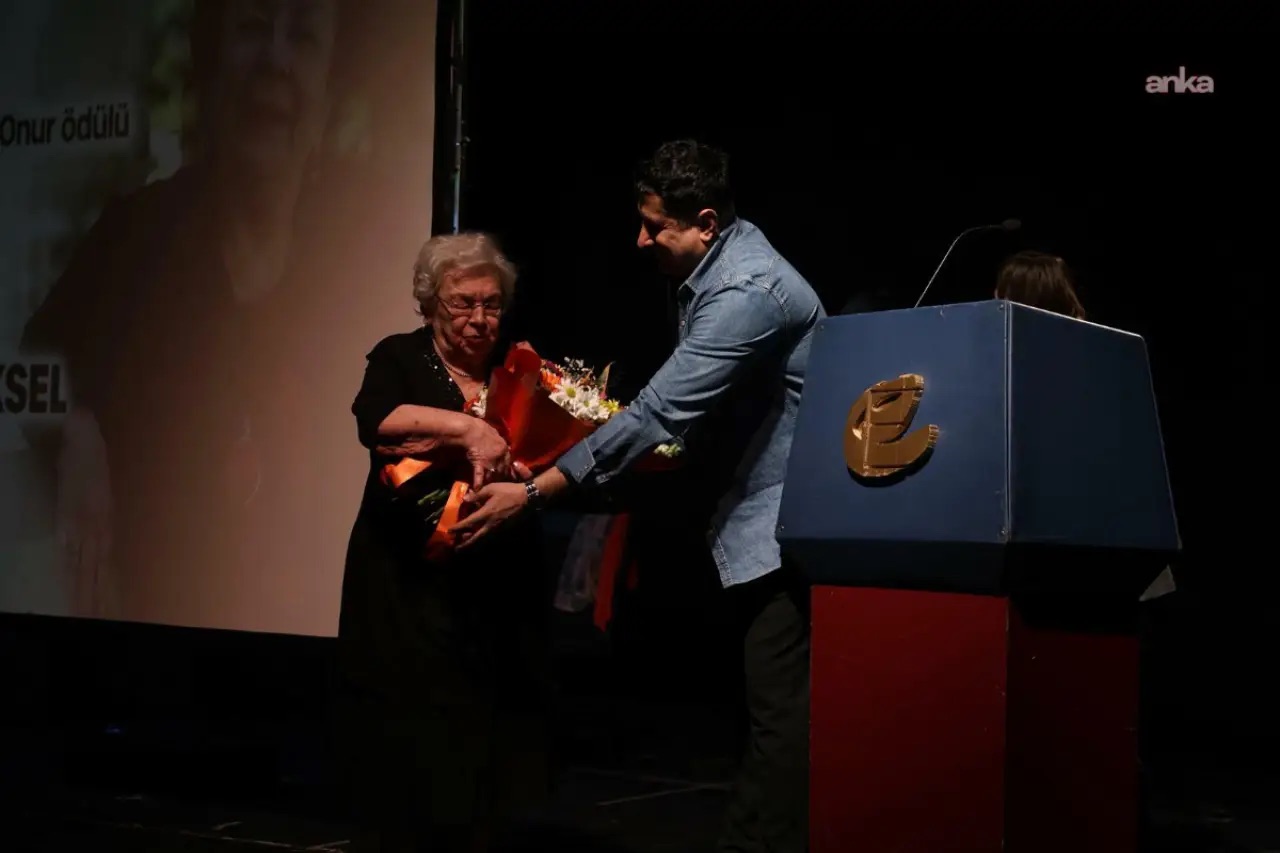 GENCO ERKAL EMEK VE ONUR ÖDÜLÜ’NÜN İLKİ AYŞEGÜL YÜKSEL’E VERİLDİ