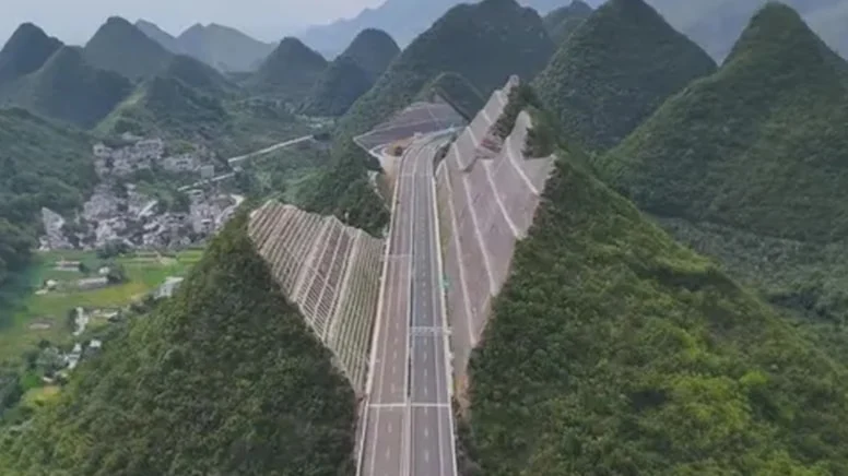 Tünel Değil, Sanat Eseri: Çin’de Dağların Arasından Geçen Sıra Dışı Otoyol Projesi!