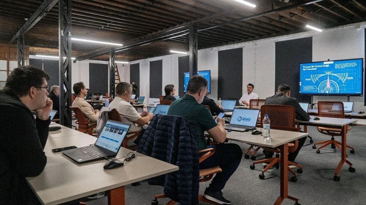 Büyükşehir Belediyesi’nden Yöneticilere Dijital Dönüşüm ve Yapay Zeka Eğitimi