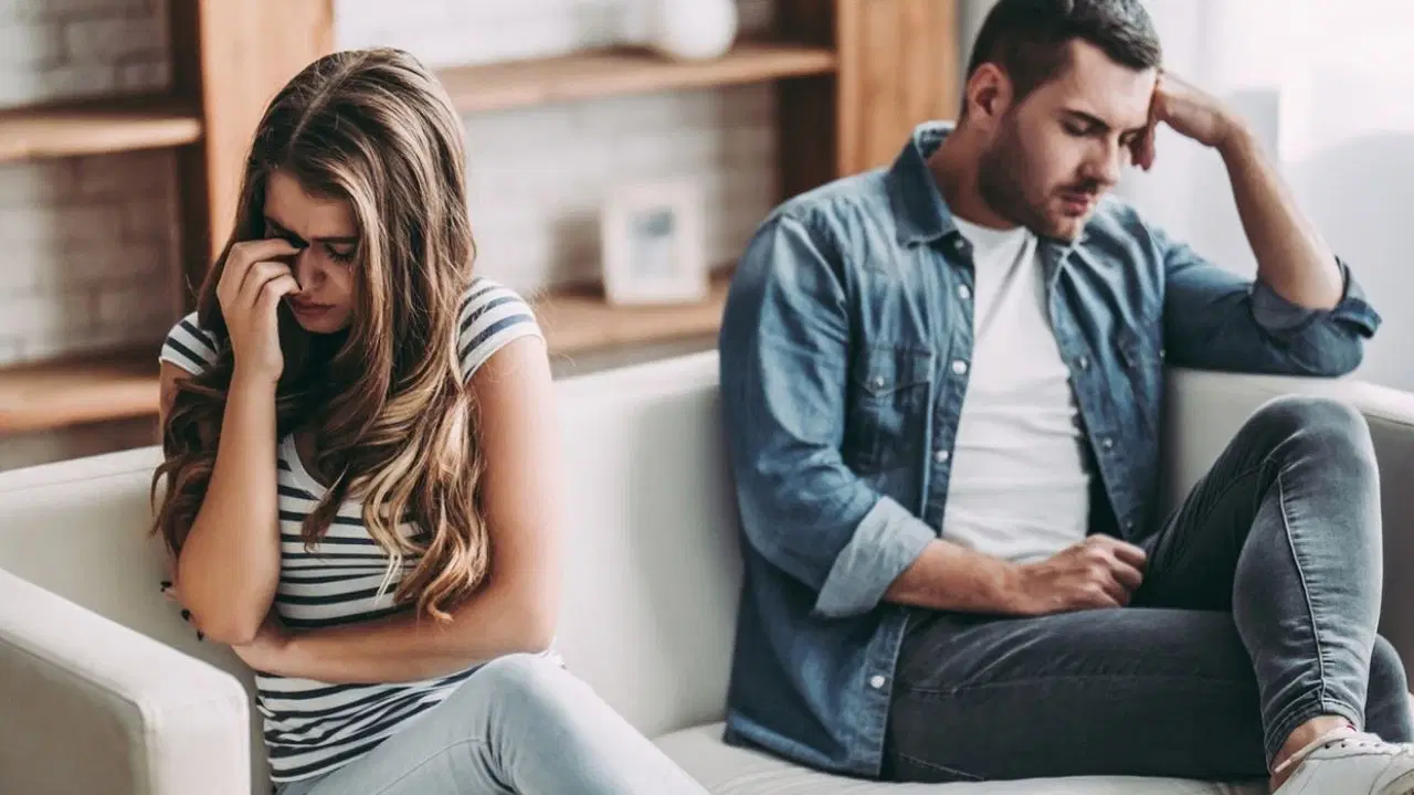 İlişkide Sessiz Kopuş: Partnerinizin Uzaklaştığını Ele Veren 5 Gizli Sinyal