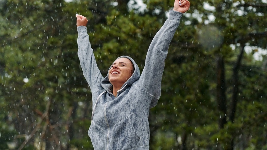 Yağmurda Yürümek Sandığınızdan Daha Faydalı: İşte 4 Etkisi