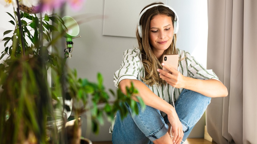 Neden artık düşüncelerimizle baş başa kalamıyoruz?