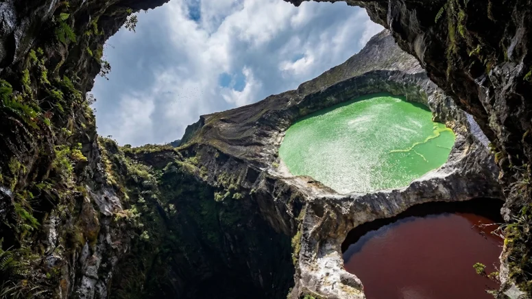 Mavi, Kırmızı, Siyah: Aynı Dağın Tepesinde Üç Farklı Renk, Üç Farklı Gizem!