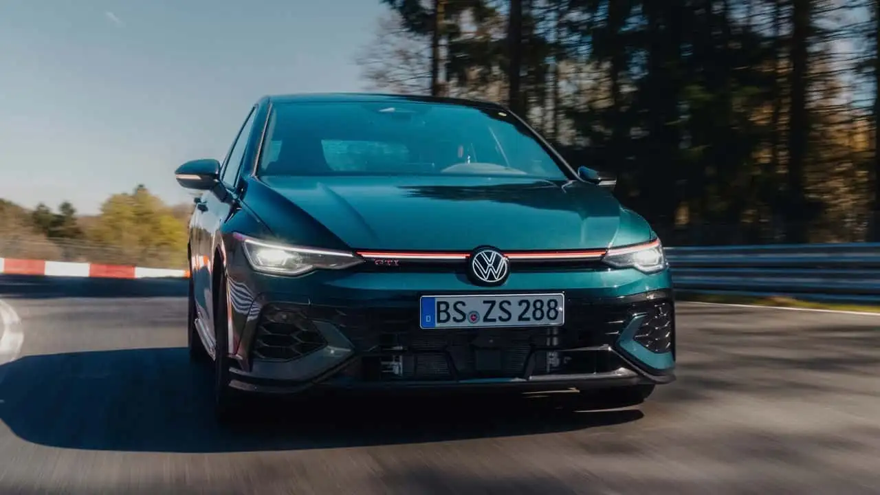 Volkswagen Golf GTI Edition 50 zirvede! Nürburgring’de önden çekiş rekoru kırıldı(Kardeş Haber)