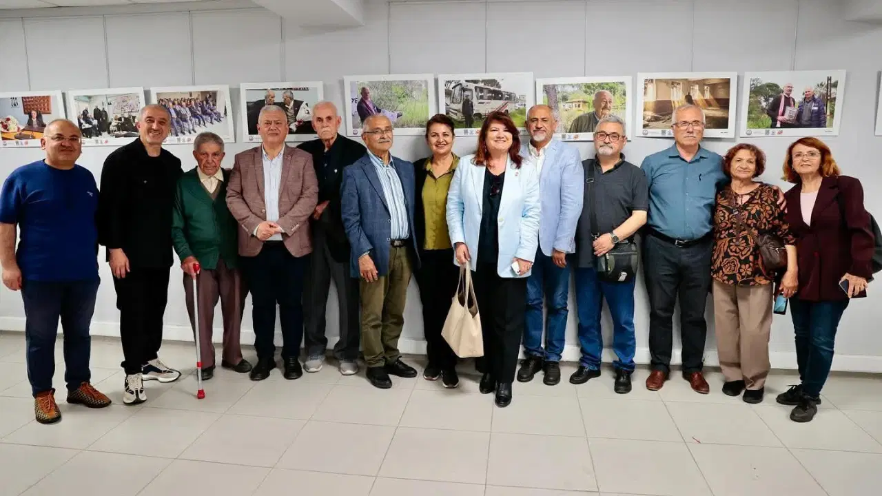 İzmir’de Eğitimin Geçmişten Günümüze Yolculuğunu Anlatan “UMUT” Sergisi Açıldı