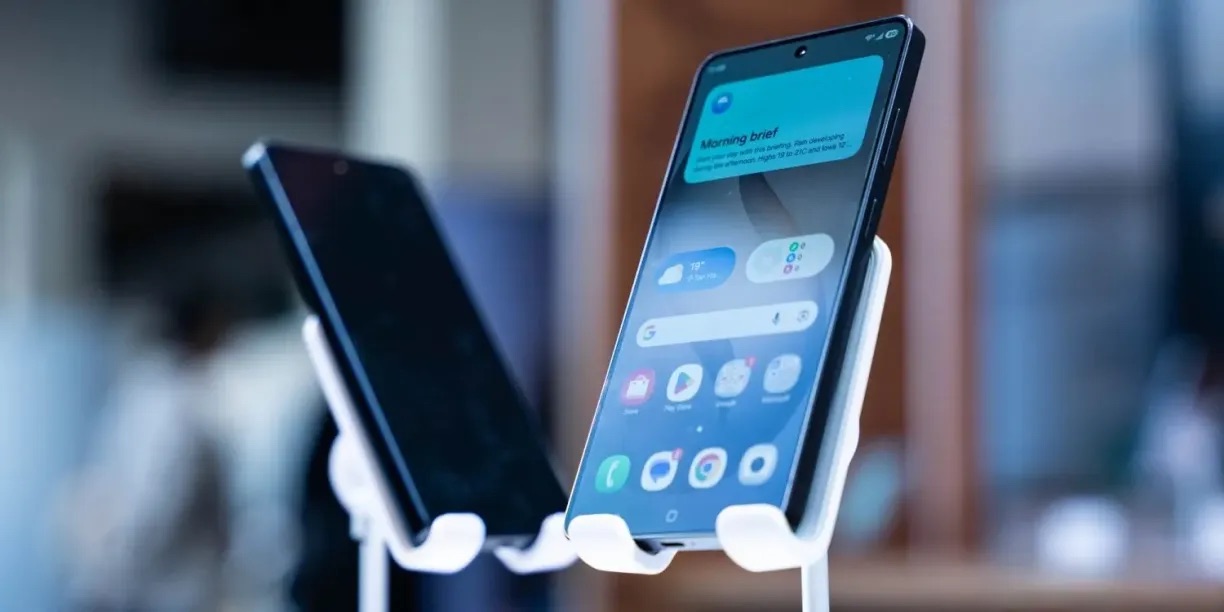 Rakip Samsung Hamlesine Xiaomi Cephesinden Kamufle Panel İnovasyonuyla Reaksiyon Geldi
