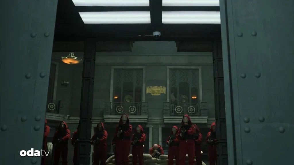 Maskeler Yeniden Takılıyor: La Casa de Papel Dünyası Devam Ediyor!