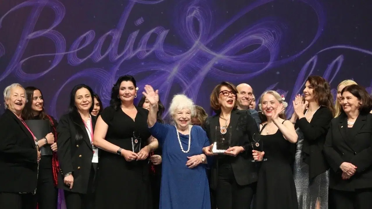Bedia Muvahhid Ödülü İki Oyuncuya Birden Verildi