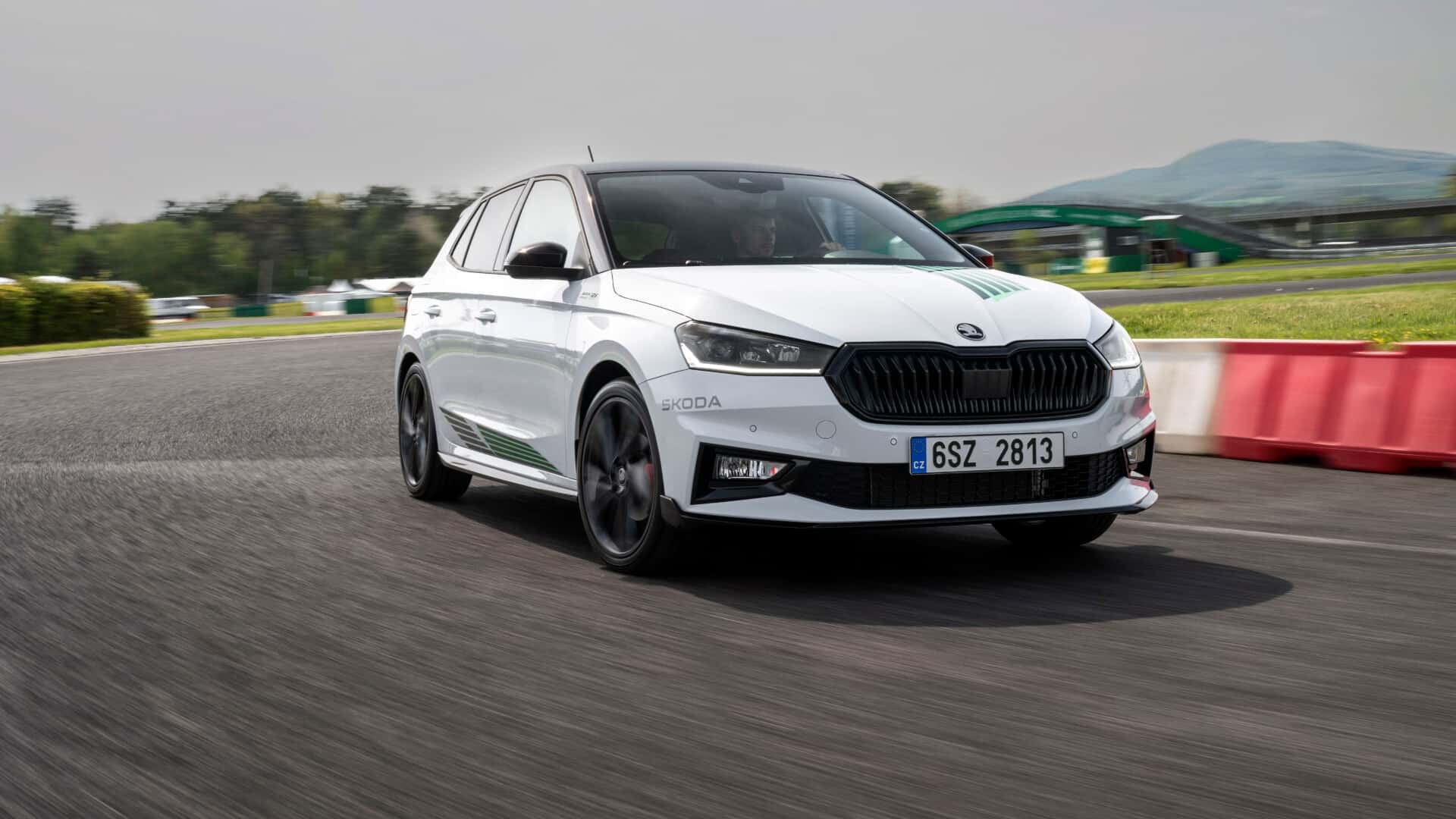 Performans Tutkunlarına Müjde: Yeni Skoda Fabia, Hot Hatch Ruhunu Geri Getiriyor