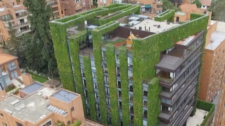 Bogota’nın Yeşil Kalbi: Dünyanın En Büyük Dikey Bahçesi Edificio Santalaia
