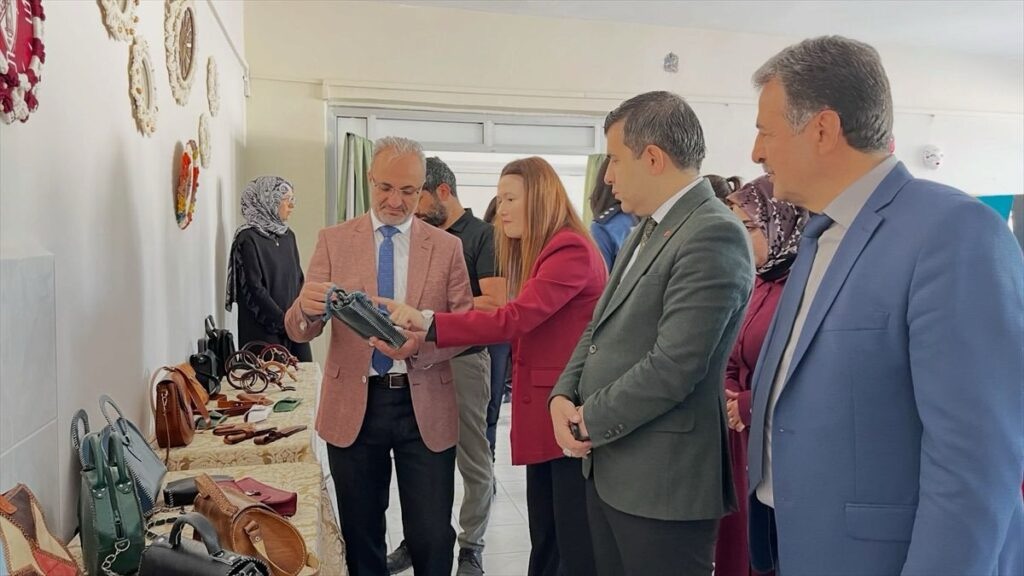 Ağın’da Yıl Sonu Sergisi Ziyaretçilere Açıldı.